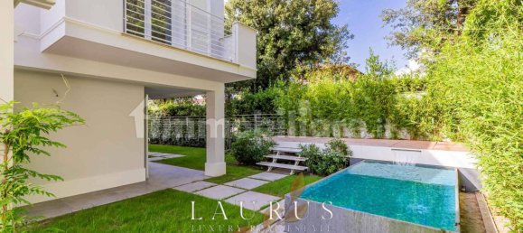 3 bedrooms Villa in Forte dei Marmi, Italy No. 69925 5