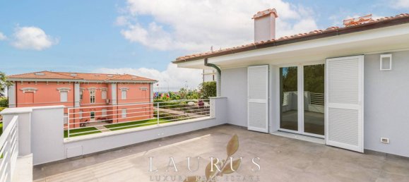 3 bedrooms Villa in Forte dei Marmi, Italy No. 69925 30