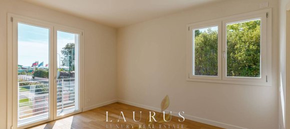 3 bedrooms Villa in Forte dei Marmi, Italy No. 69925 34