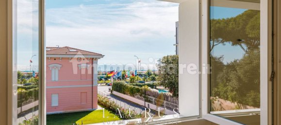 3 bedrooms Villa in Forte dei Marmi, Italy No. 69925 46