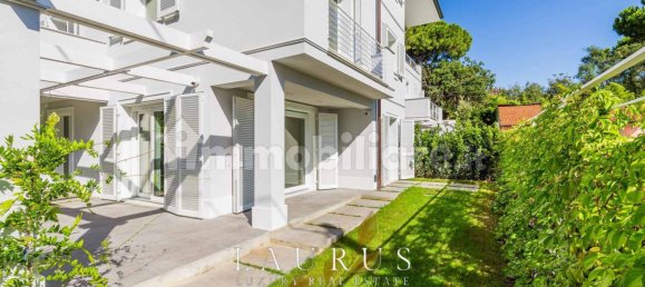 3 bedrooms Villa in Forte dei Marmi, Italy No. 69925 22