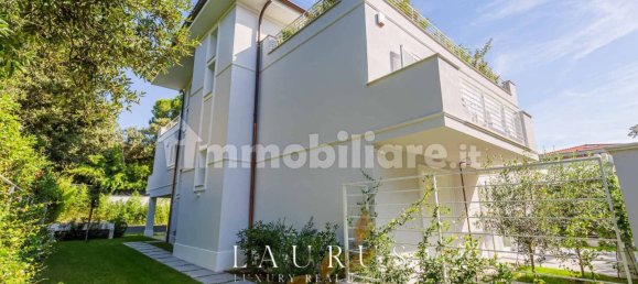 3 bedrooms Villa in Forte dei Marmi, Italy No. 69925 20