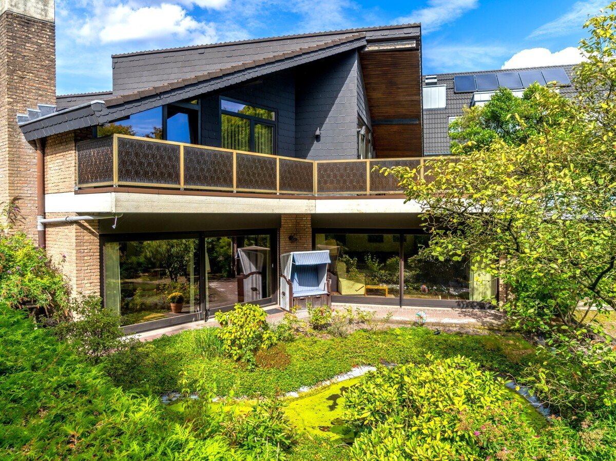 7 rooms House in Oldenburg, Germany No. 368085