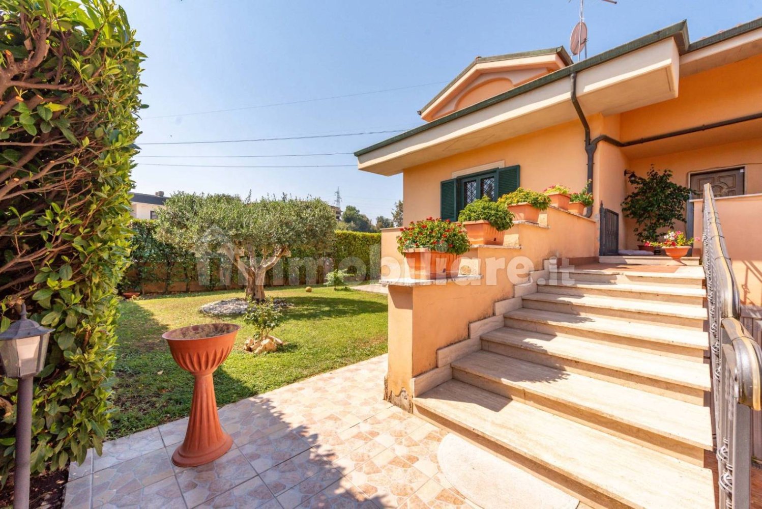 3 bedrooms Villa in Guidonia Montecelio, Italy No. 349233