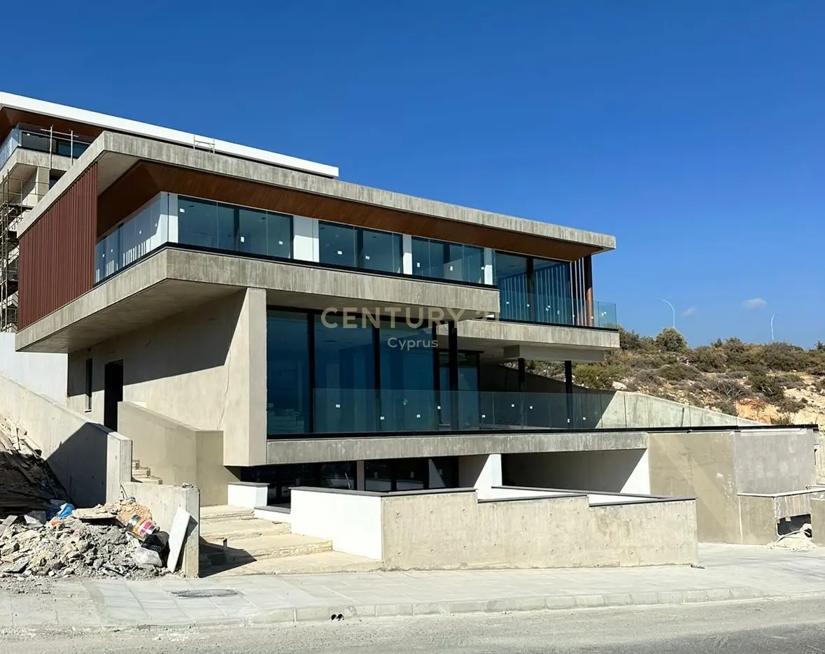 5 bedrooms Villa in Germasogeia, Cyprus No. 5522