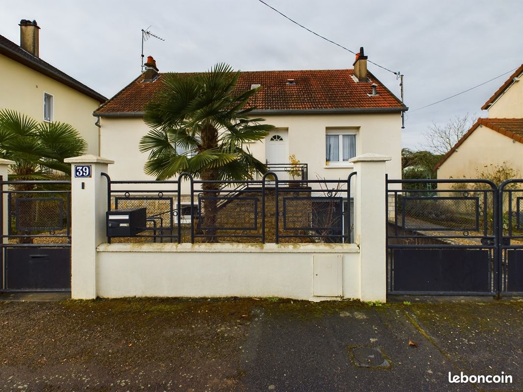 Casa de 4 dormitorios en Nevers, France No. 265079