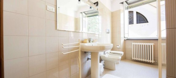 3 Schlafzimmer Wohnung in Genoa, Italy, Nr. 101637 14