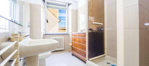 3 Schlafzimmer Wohnung in Genoa, Italy, Nr. 101637 16