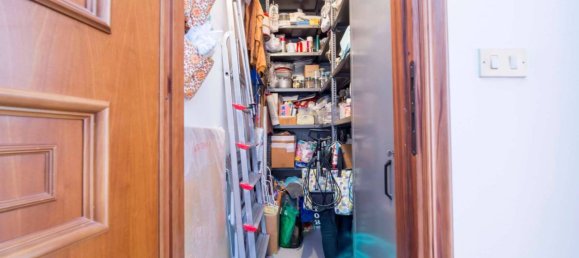 3 Schlafzimmer Wohnung in Genoa, Italy, Nr. 101637 8