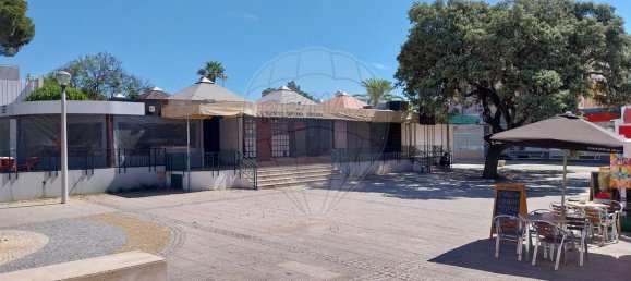 17m² Commercial property in Quarteira, Portugal No. 41351 2