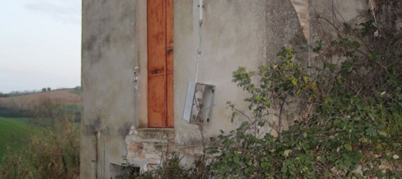 Дом с 6 комнатами в Понцано ди Фермо, Италия № 66098 7