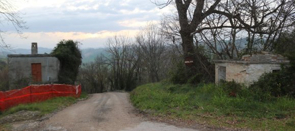 Дом с 6 комнатами в Понцано ди Фермо, Италия № 66098 13