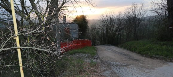 Дом с 6 комнатами в Понцано ди Фермо, Италия № 66098 32