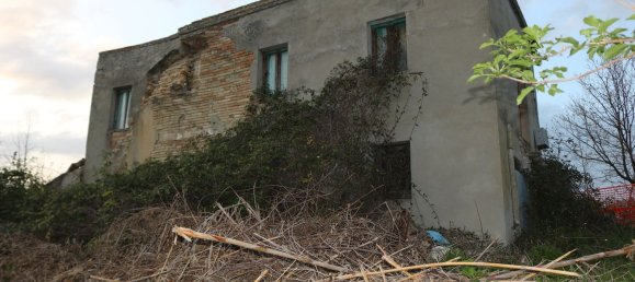 Дом с 6 комнатами в Понцано ди Фермо, Италия № 66098 42