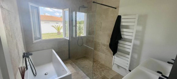 5 bedrooms House in Carignan-de-Bordeaux, France No. 361884 7