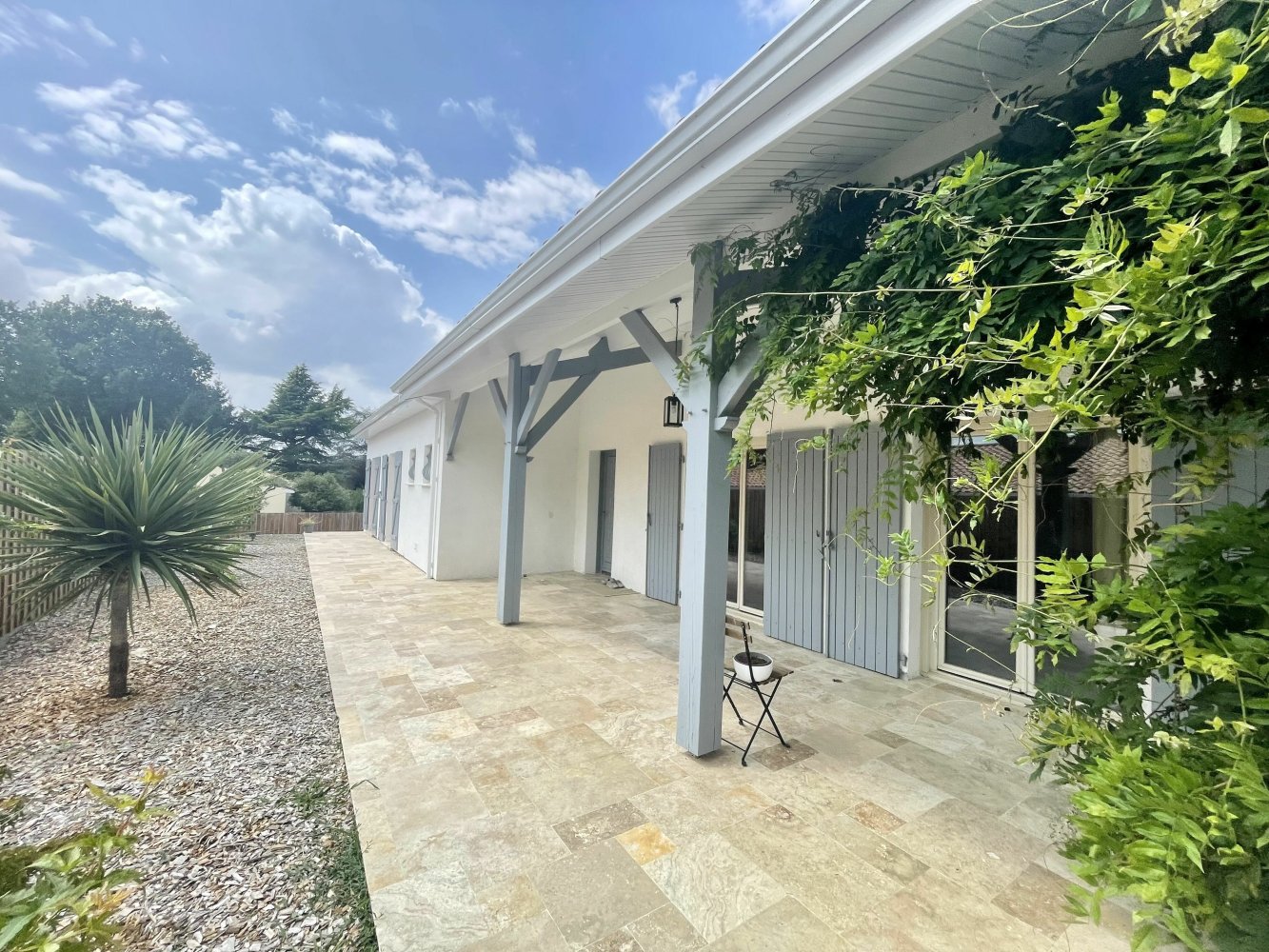 5 bedrooms House in Carignan-de-Bordeaux, France No. 361884