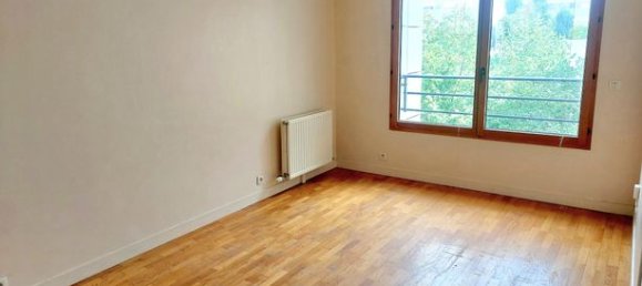 Studio in Levallois-Perret, France No. 315410 3