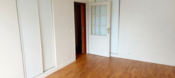 Studio in Levallois-Perret, France No. 315410 4