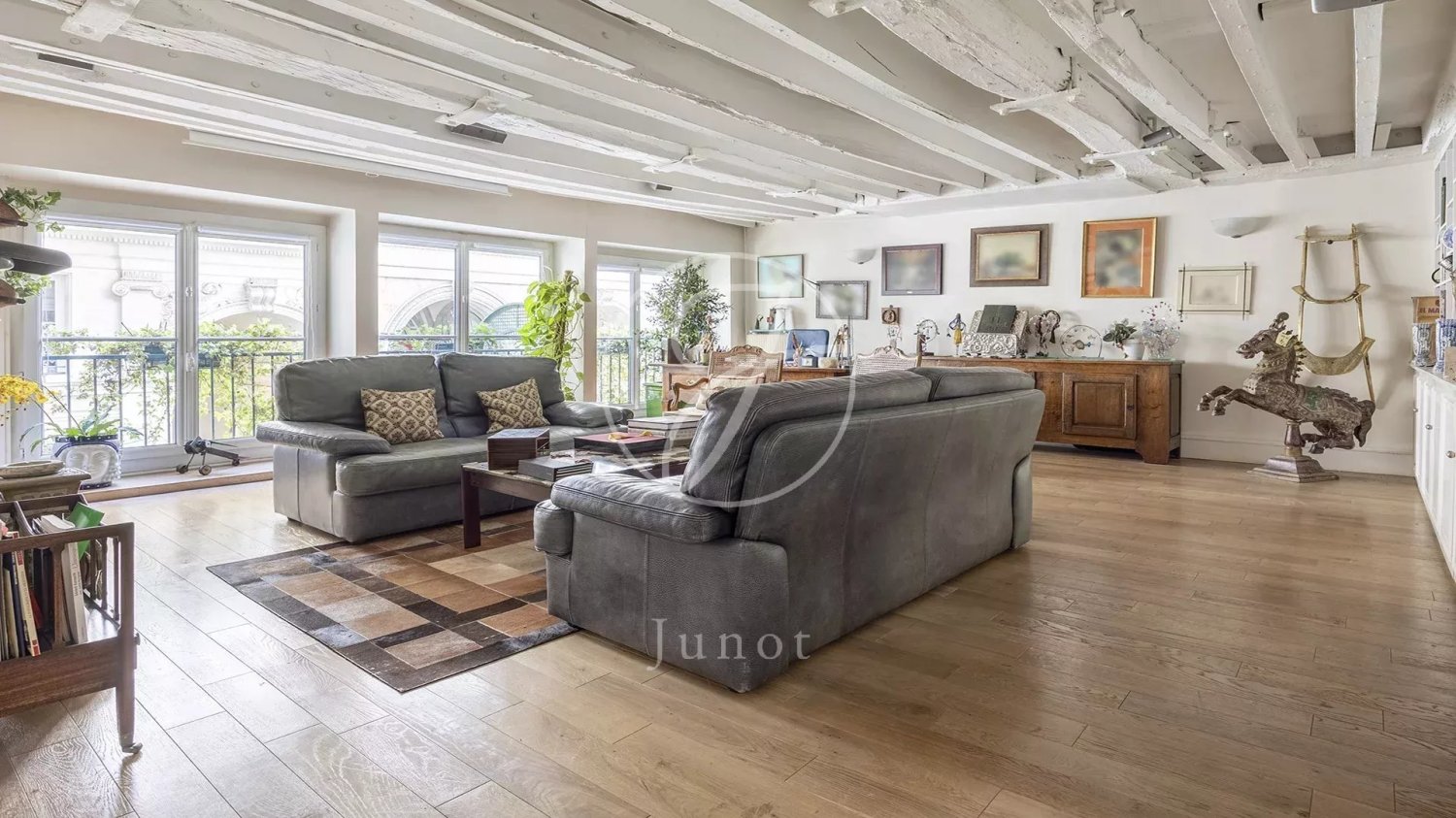 2 bedrooms Apartment in Paris, France No. 166250