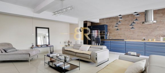 3 bedrooms Apartment in Les Lilas, France No. 181813 3