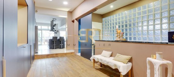 3 bedrooms Apartment in Les Lilas, France No. 181813 10