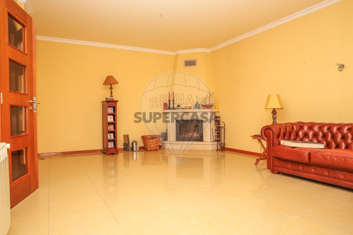 Casa de 2 dormitorios en Azambuja, Portugal No. 271097