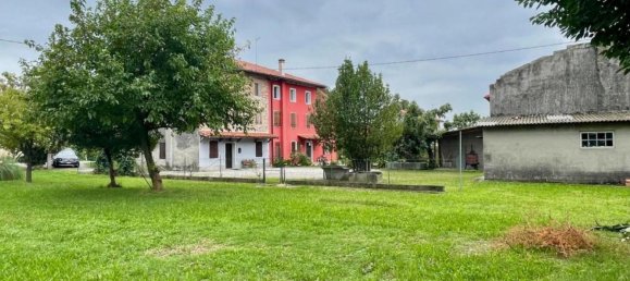 5 bedrooms House in Pordenone, Italy No. 325628 12