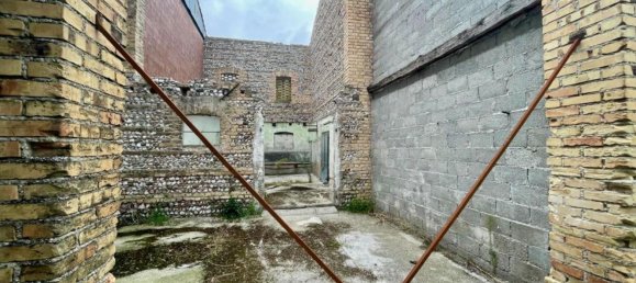 5 bedrooms House in Pordenone, Italy No. 325628 9