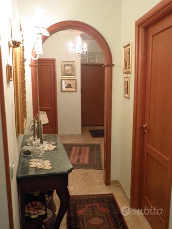7 rooms Apartment in Messina, Italy No. 296039
