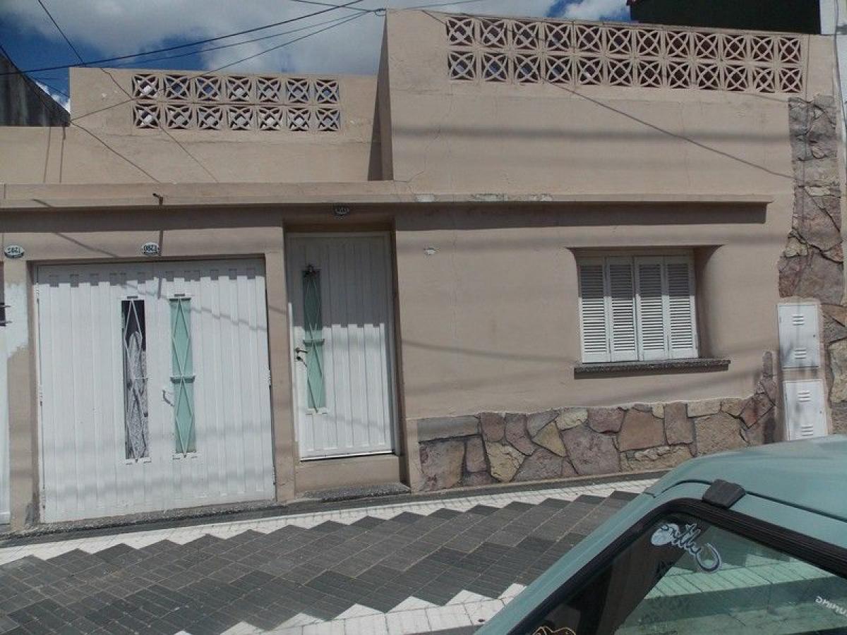 2 bedrooms House in Lanus, Argentina No. 51175