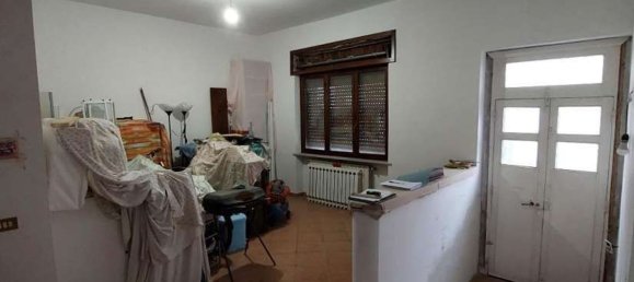 Apartamento de 6 dormitorios en Vercelli, Italy No. 364499 9