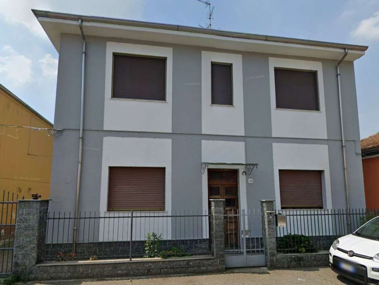 Apartamento de 6 dormitorios en Vercelli, Italy No. 364499