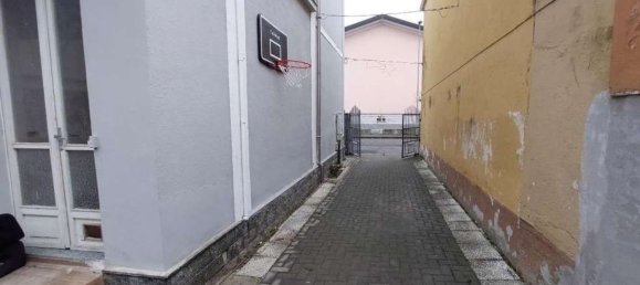 Apartamento de 6 dormitorios en Vercelli, Italy No. 364499 3