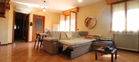 4 bedrooms Duplex in Cadelbosco di Sopra, Italy No. 339215 4
