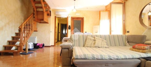 4 bedrooms Duplex in Cadelbosco di Sopra, Italy No. 339215 8