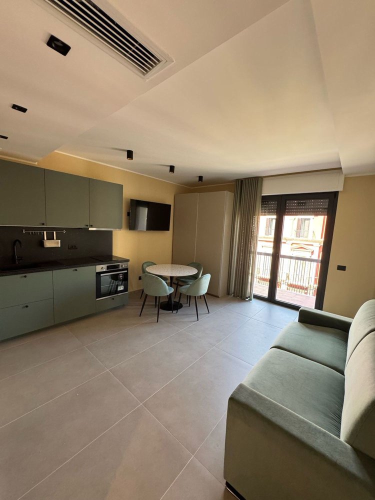 3 chambres Appartement à Bari, Italy No. 391154