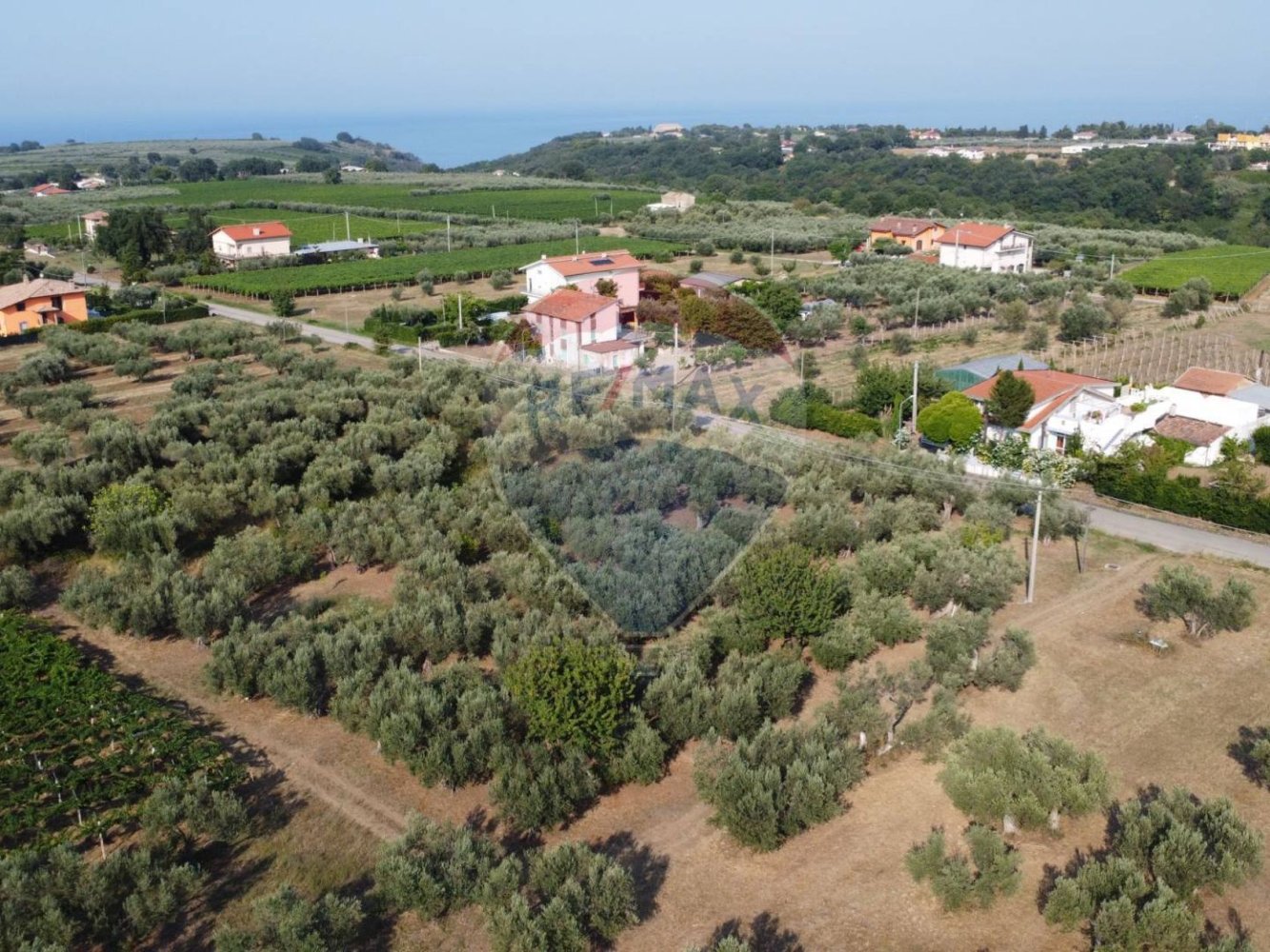 Terreno em Rocca San Giovanni, Italy 3045 m² N.º 362038