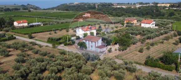 Terreno em Rocca San Giovanni, Italy 3045 m² N.º 362038 3