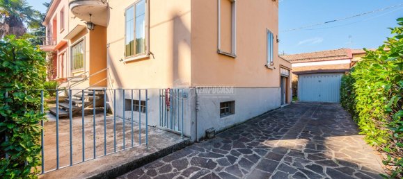 4 rooms House in Vignola, Italy No. 33669 3