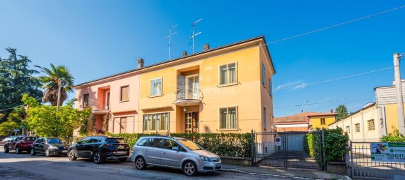 4 rooms House in Vignola, Italy No. 33669 2