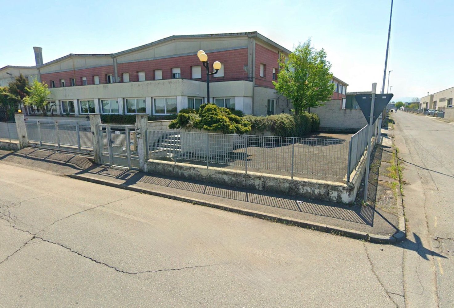  مستودع في Podenzano, Italy 2200متر مربع رقم 118533