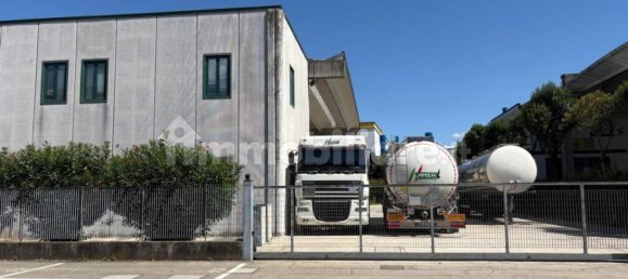 3000m² Warehouse in Faenza, Italy No. 317777 2