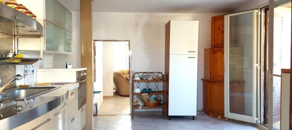 Квартира с 3 комнатами в Фьюмичино, Италия № 46802 7