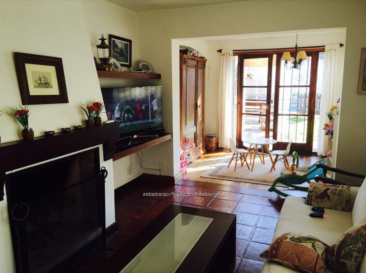 4 bedrooms House in Montevideo, Uruguay No. 7765