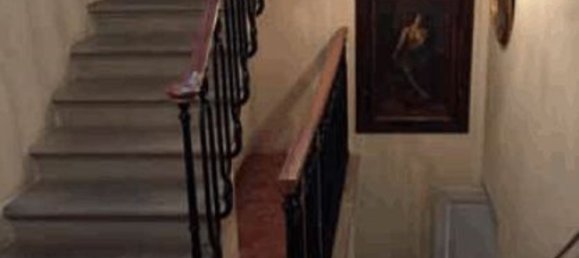 35 rooms House in Vaiano, Italy No. 40000 54