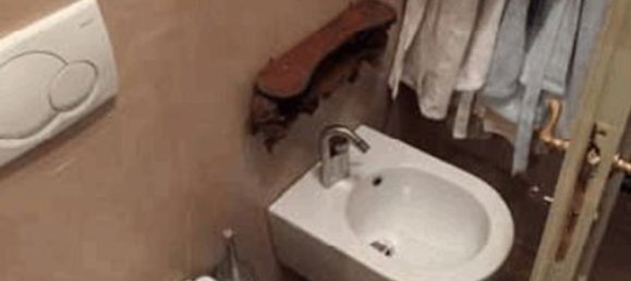 35 rooms House in Vaiano, Italy No. 40000 36