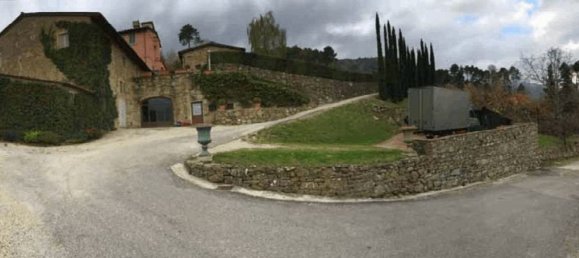 35 rooms House in Vaiano, Italy No. 40000 65