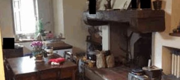 35 rooms House in Vaiano, Italy No. 40000 68