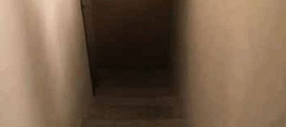 35 rooms House in Vaiano, Italy No. 40000 12