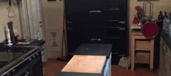 35 rooms House in Vaiano, Italy No. 40000 49